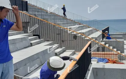TAY VỊN GỖ THÔNG BIẾN TÍNH NGOÀI TRỜI LINECO TẠI SUN GROUP PHÚ QUỐC